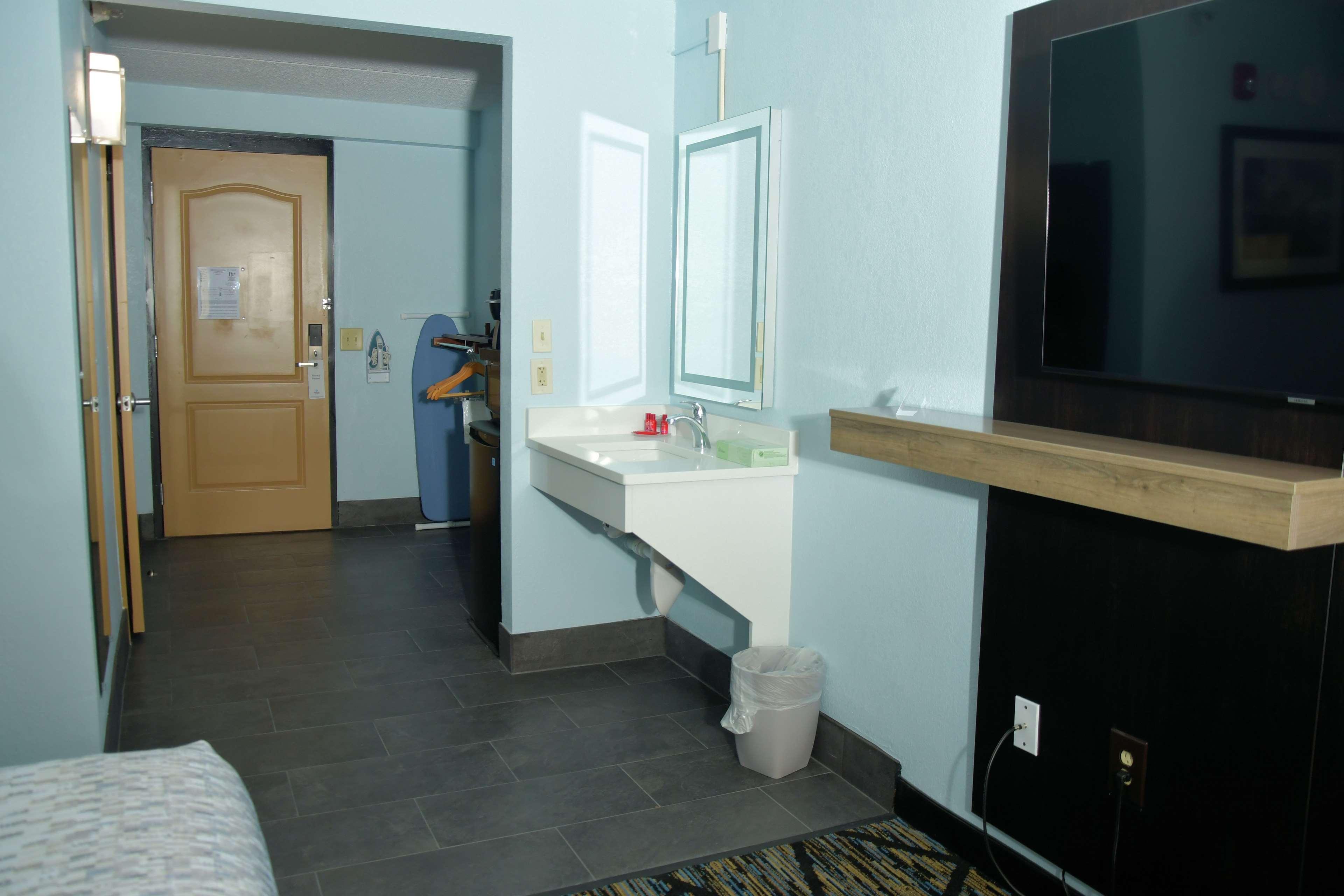 Clarion Pointe Jacksonville Near Camp Lejeune Exterior photo