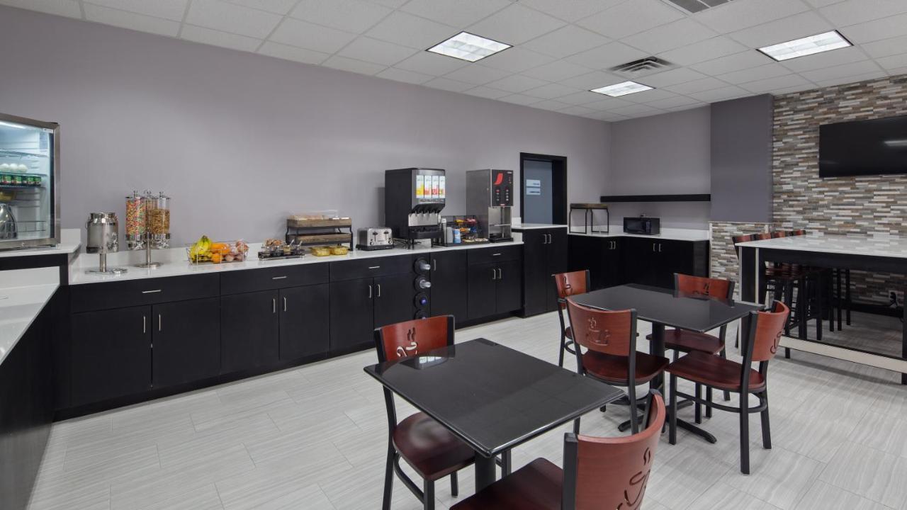 Clarion Pointe Jacksonville Near Camp Lejeune Exterior photo