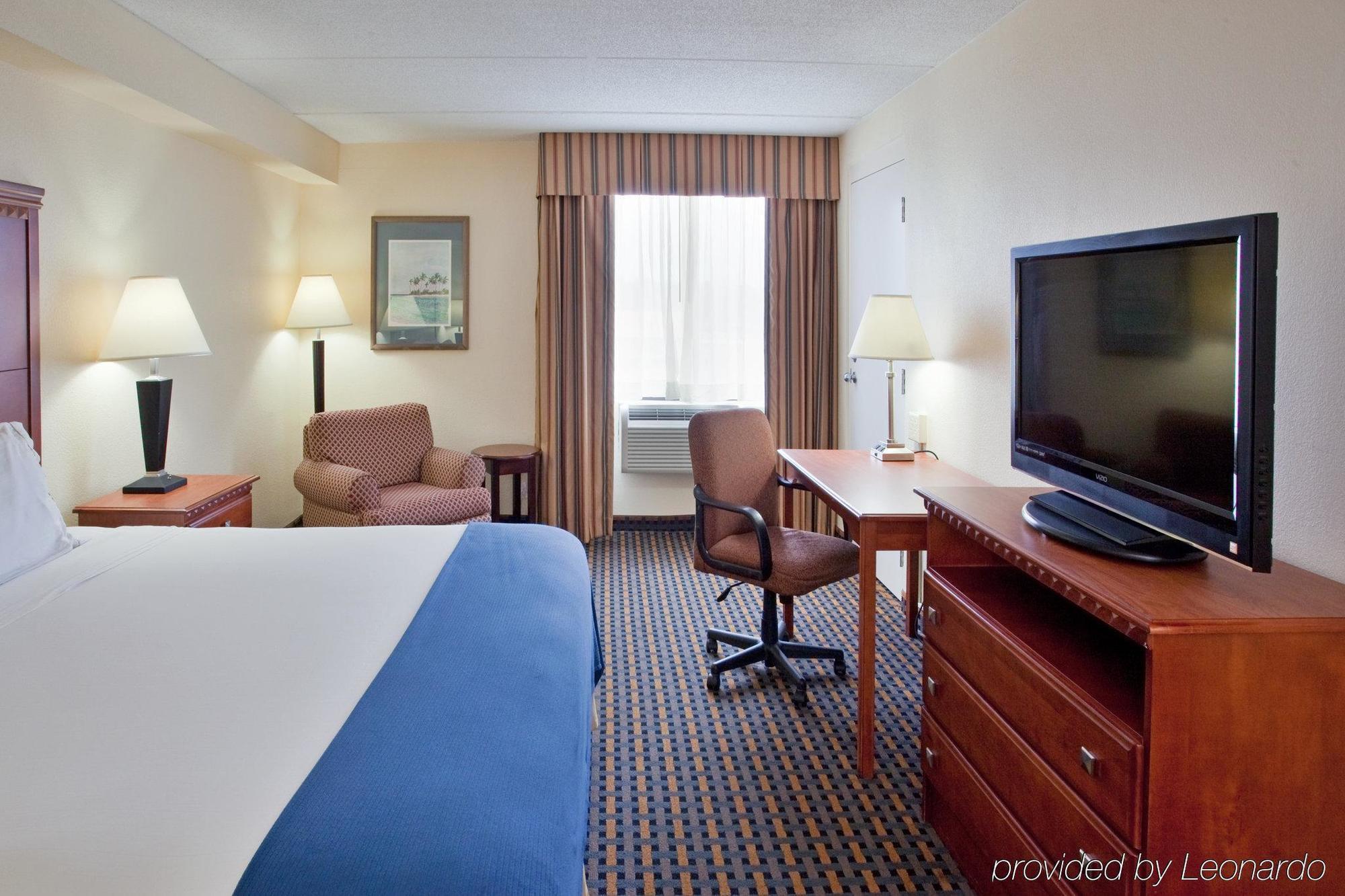 Clarion Pointe Jacksonville Near Camp Lejeune Room photo